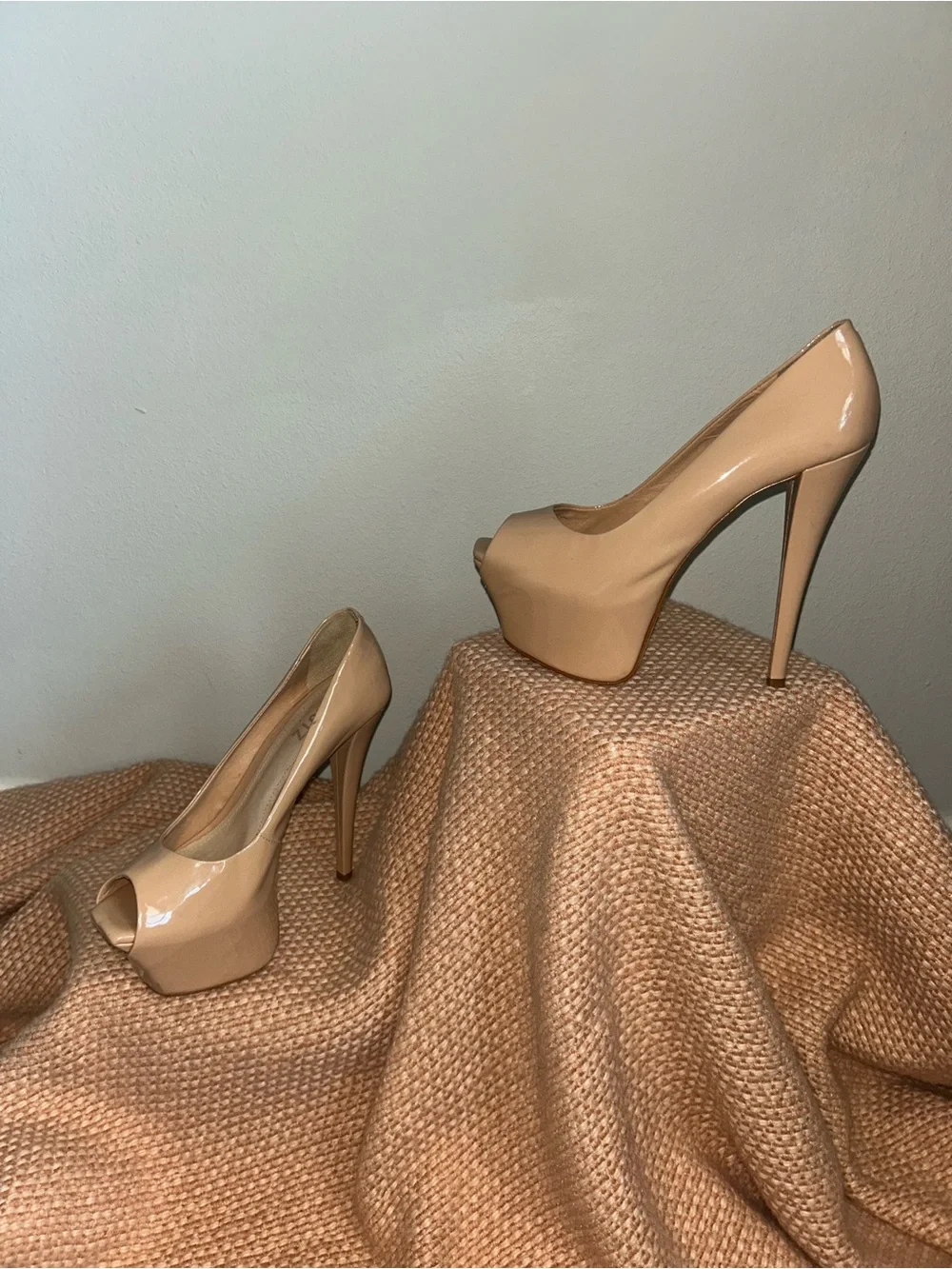 NEW SCHUTZ Nude Patent Leather Peep-Toe Platform Stiletto Pumps Sz 7.5